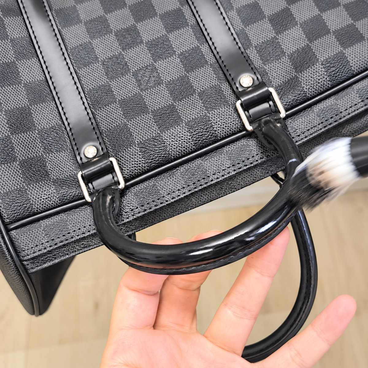 Отреставрированная чёрная ручка портфеля Louis Vuitton
